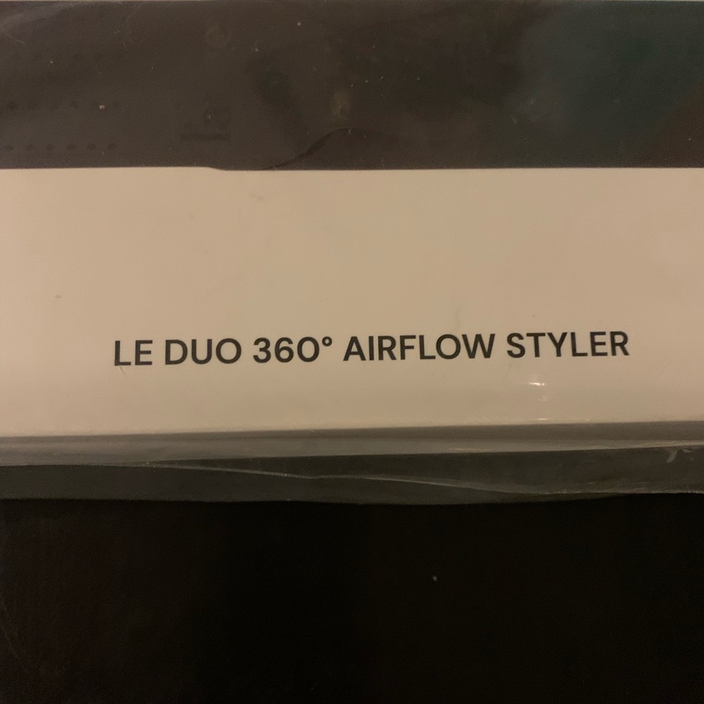 Black Lange Duo 360 Airflow Styler, hair clips and sea salt texturizing spray.